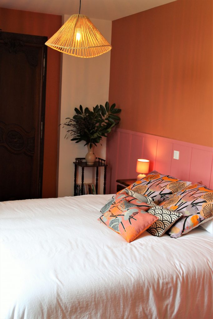 Gite au Château de Vassy Brécey; Normandie, Manche, à côté du Mont-Saint-Michel; chambre rose